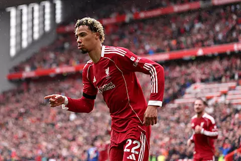 "تصرف غير مسؤول".. الصحافة الإنجليزية تصب غضبها على إيكيتيكي